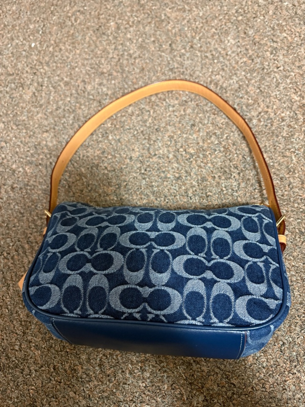 Coach - Picture 3 of 12